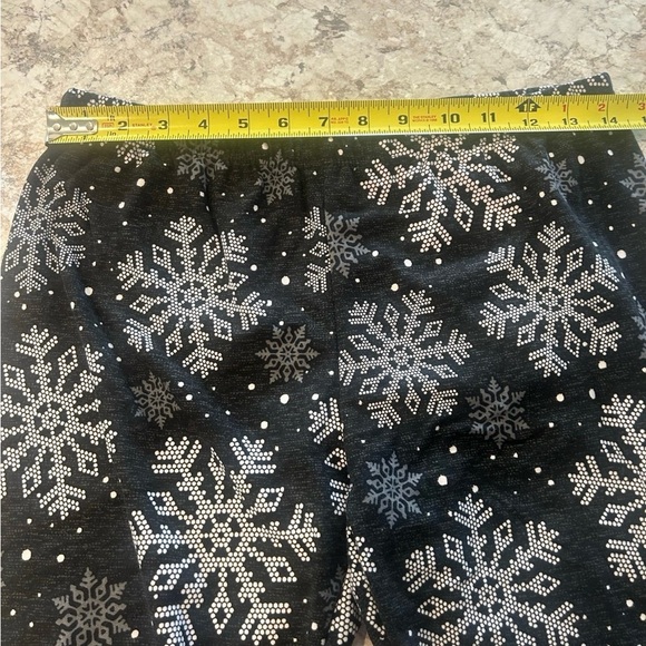 No boundaries leggings Holiday Large Snowflakes - Picture 7 of 8